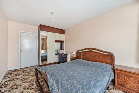 5 bedroom semi-detached house for sale, Camrose Avenue, Edgware, HA8