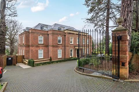 3 bedroom flat for sale, Barnet Lane, Elstree