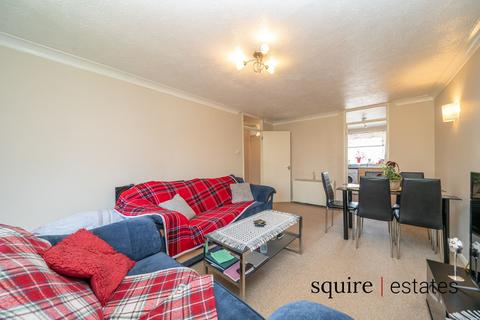 2 bedroom flat for sale, Chenies Court, Hemel Hempstead, HP2