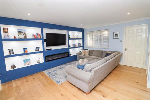 3 bedroom semi-detached house for sale, Aldershot Road, Fleet GU52
