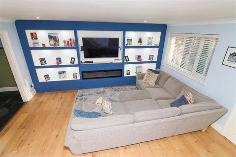 3 bedroom semi-detached house for sale, Aldershot Road, Fleet GU52