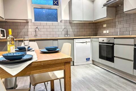 5 bedroom terraced house to rent, Haddon Road, Burley, Leeds, West Yorkshire