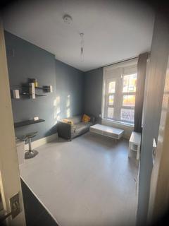 2 bedroom flat to rent, West Green Road, N15