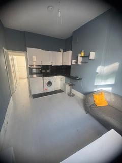 2 bedroom flat to rent, West Green Road, N15