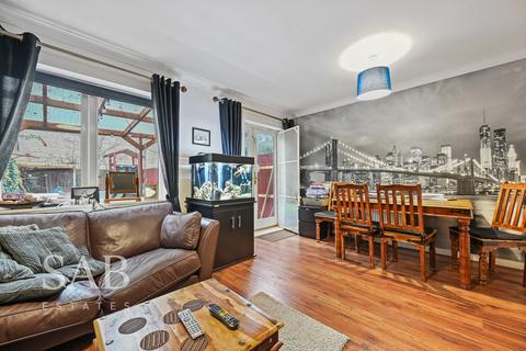 3 bedroom terraced house for sale, Taywood Road, Northolt, UB5