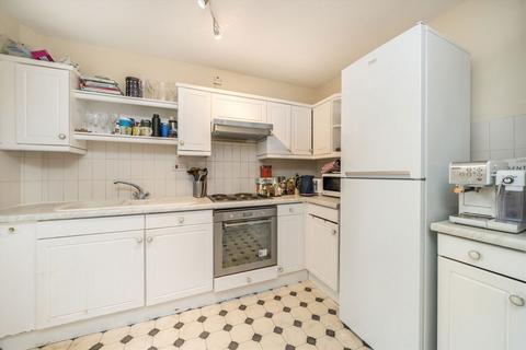 3 bedroom flat to rent, Roding Mews, London E1W