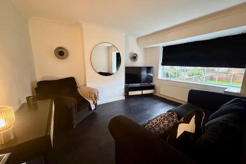 2 bedroom semi-detached bungalow to rent, Beacon Road, Bradford BD6