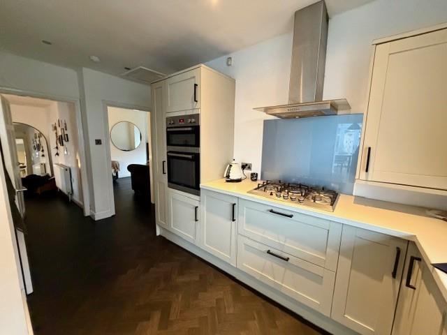 Kitchen 2.jpg