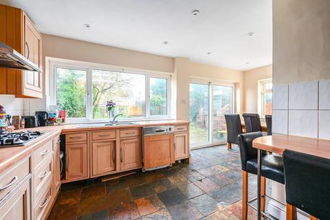3 bedroom detached house for sale, Wraysbury Road, Surrey TW18