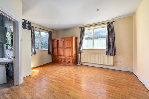 3 bedroom detached house for sale, Wraysbury Road, Surrey TW18