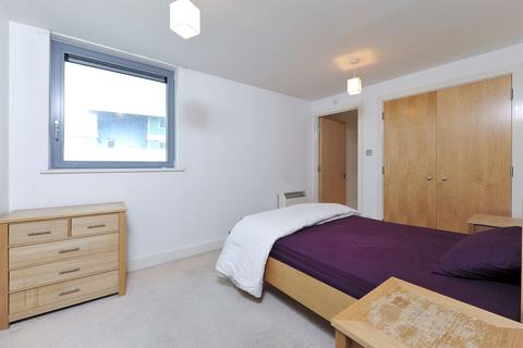 2 bedroom flat to rent, London, SW18