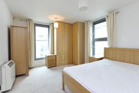 2 bedroom flat to rent, London, SW18