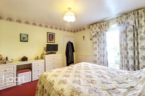 undefined, Merchants Hill, Pontypool