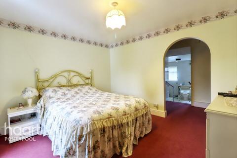 undefined, Merchants Hill, Pontypool