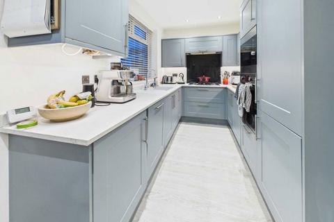 3 bedroom terraced house to rent, Mill Hill Lane, Pontefract, WF8