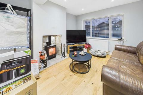 3 bedroom terraced house to rent, Mill Hill Lane, Pontefract, WF8