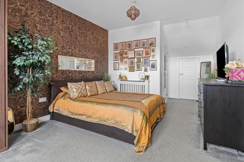 4 bedroom semi-detached house for sale, Bedivere Road, Crawley RH11