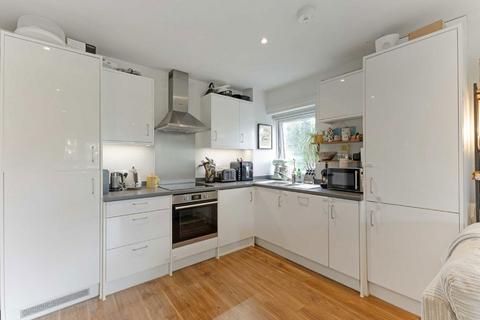 2 bedroom flat for sale, Waterfall Cottages, LONDON SW19