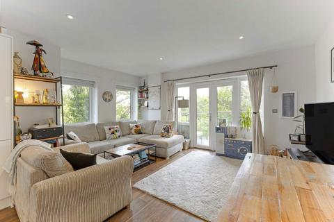 2 bedroom flat for sale, Waterfall Cottages, LONDON SW19