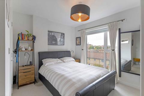 2 bedroom flat for sale, Waterfall Cottages, LONDON SW19