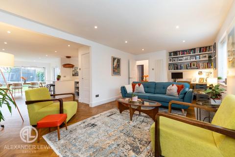 4 bedroom detached house for sale, Blackmore, Letchworth Garden City, SG6 2SY