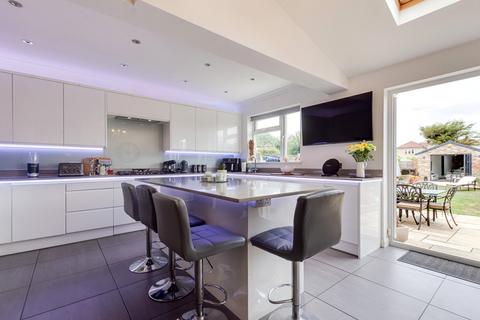 4 bedroom semi-detached house for sale, Cedar Avenue, Sidcup, DA15