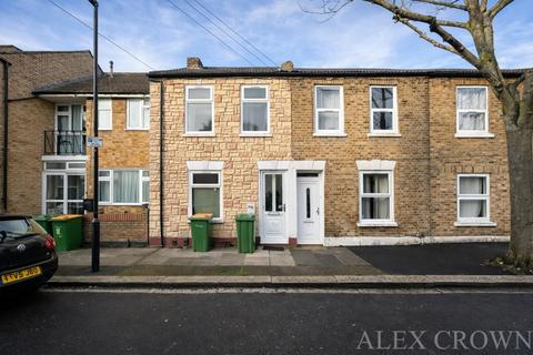 4 bedroom terraced house to rent, Davis Street, Plaistow