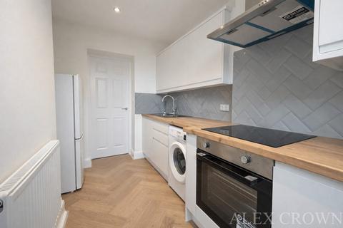 4 bedroom terraced house to rent, Davis Street, Plaistow