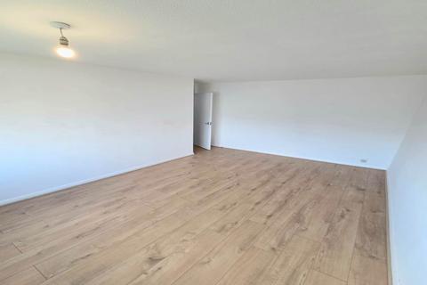 2 bedroom maisonette to rent, Sutton Hall Road, Hounslow, Middlesex
