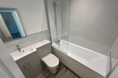 1 bedroom flat to rent, NEW MODERN ONE BEDROOM FIRST FLOOR FLAT LOCATED IN BOSCOMBE PRECINCT/CHRISTCHURCH ROAD