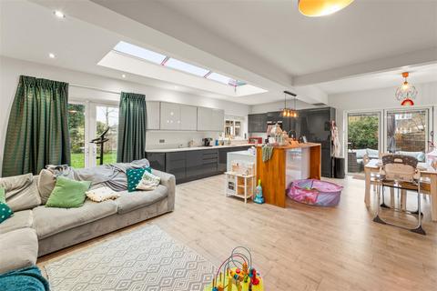 4 bedroom semi-detached house for sale, Overton Crescent, Sale