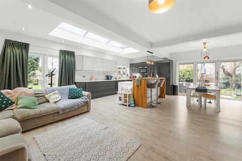 4 bedroom semi-detached house for sale, Overton Crescent, Sale