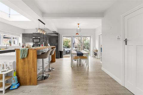 4 bedroom semi-detached house for sale, Overton Crescent, Sale