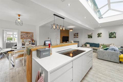4 bedroom semi-detached house for sale, Overton Crescent, Sale