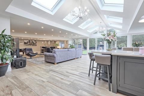 5 bedroom detached house for sale, Fordyce Close, Hornchurch, RM11