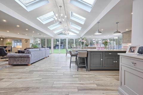 5 bedroom detached house for sale, Fordyce Close, Hornchurch, RM11