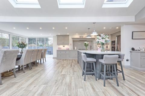 5 bedroom detached house for sale, Fordyce Close, Hornchurch, RM11