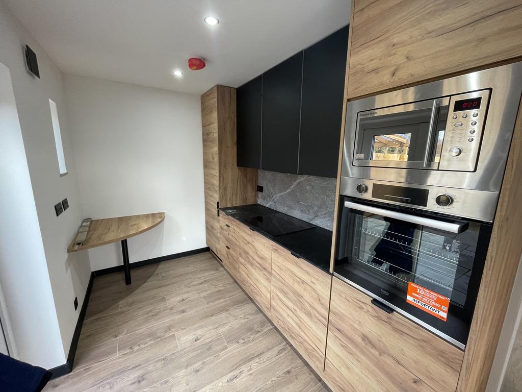 Kitchen 1.jpeg