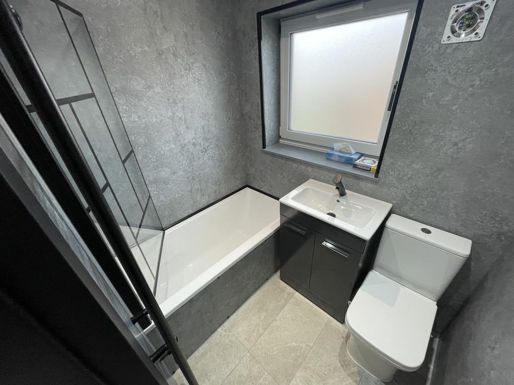 Bathroom 2.jpeg