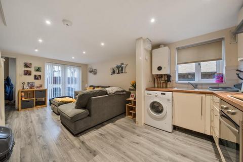 undefined, Carterton,  Oxfordshire,  OX18