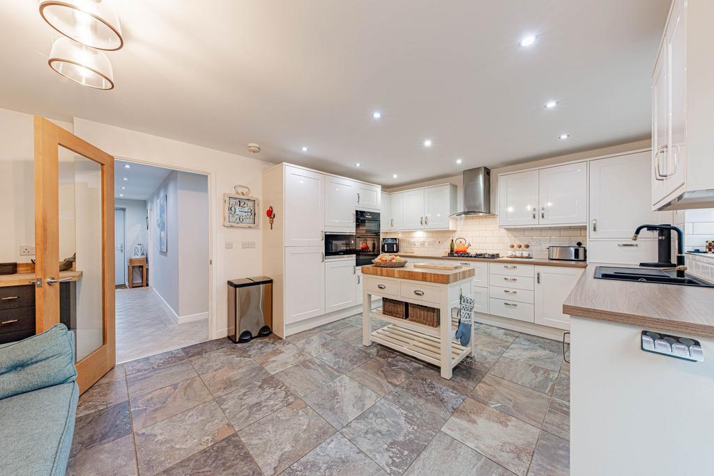 Kitchen/Dining Room (2)