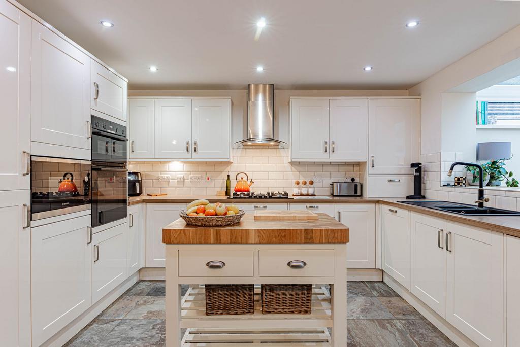 Kitchen/Dining Room (3)