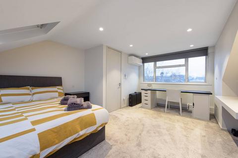 3 bedroom house to rent, Pentland Close, Cricklewood, London, NW11