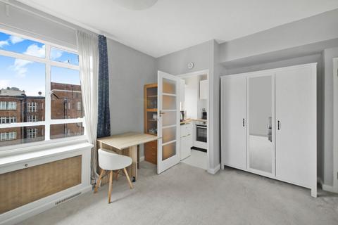 Studio to rent, University Street, London WC1E
