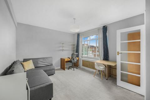 Studio to rent, University Street, London WC1E