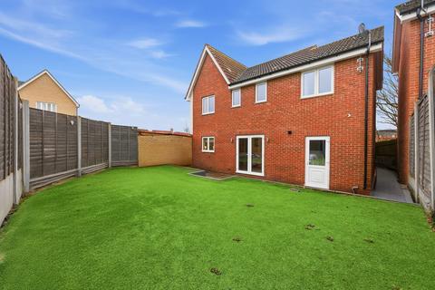 4 bedroom detached house for sale, Birnam Crescent, Chigwell, IG7