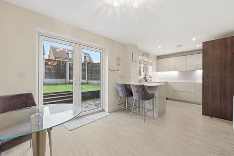 4 bedroom detached house for sale, Birnam Crescent, Chigwell, IG7