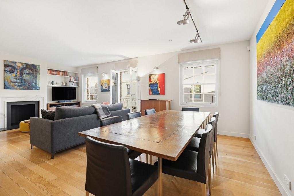 Living Room / Dining