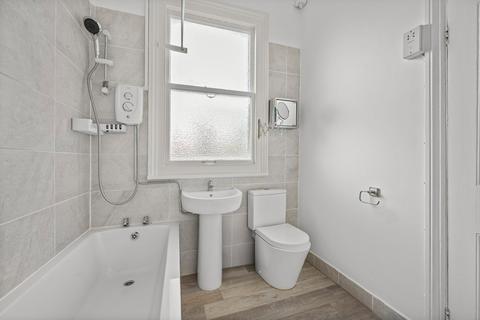 1 bedroom flat for sale, Greencroft Gardens, South Hampstead, London