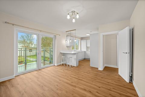 3 bedroom semi-detached bungalow to rent, Sydney Road, London